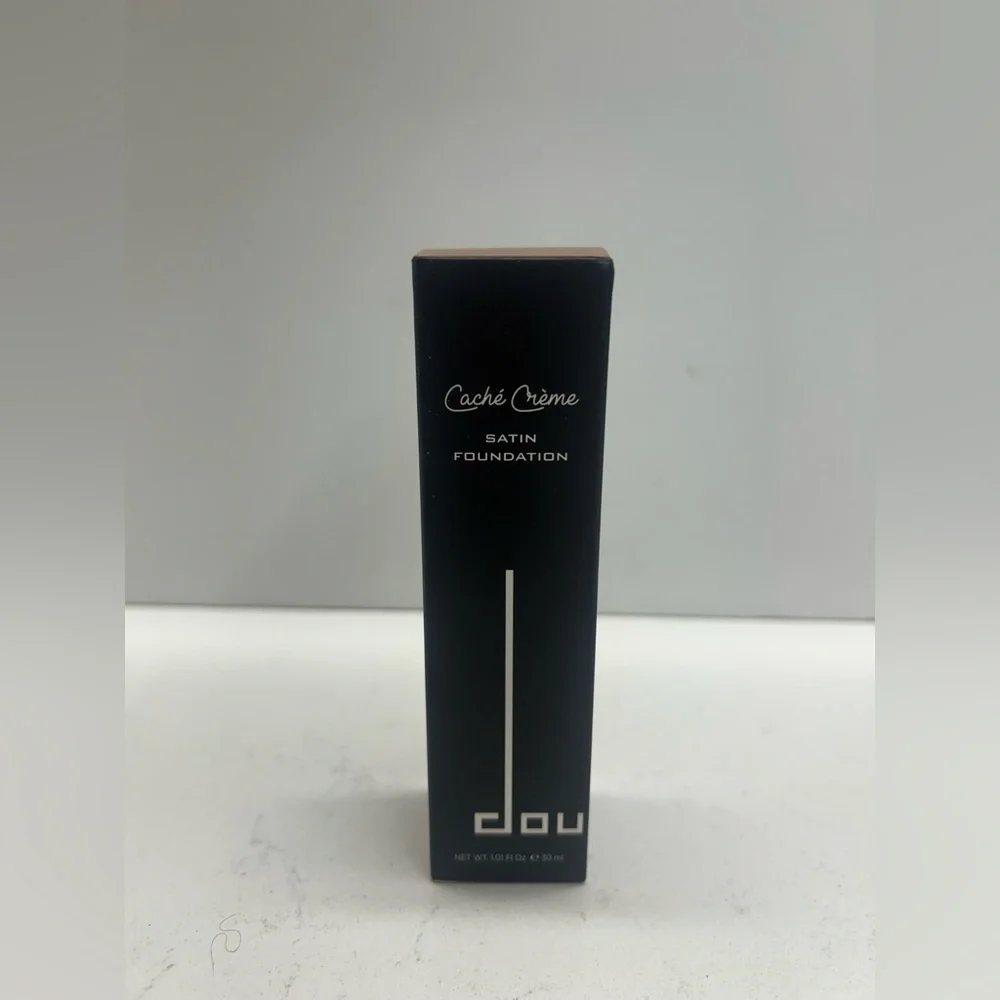 Doucce‎ Cache Creme Satin Foundation - Color YD11